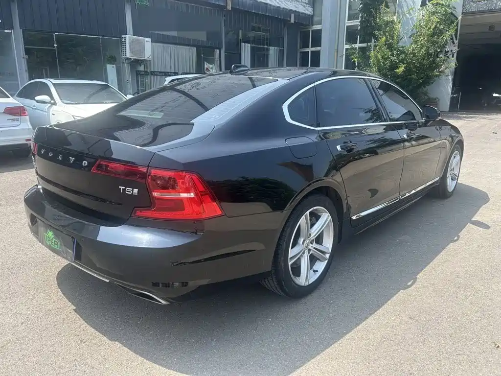 Фото 4 - Volvo S90