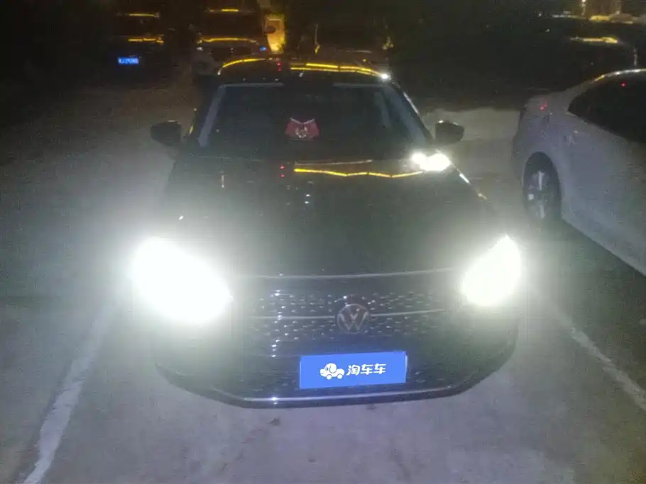 Volkswagen Passat 2022 330TSI Starlight Luxury Edition фото 2