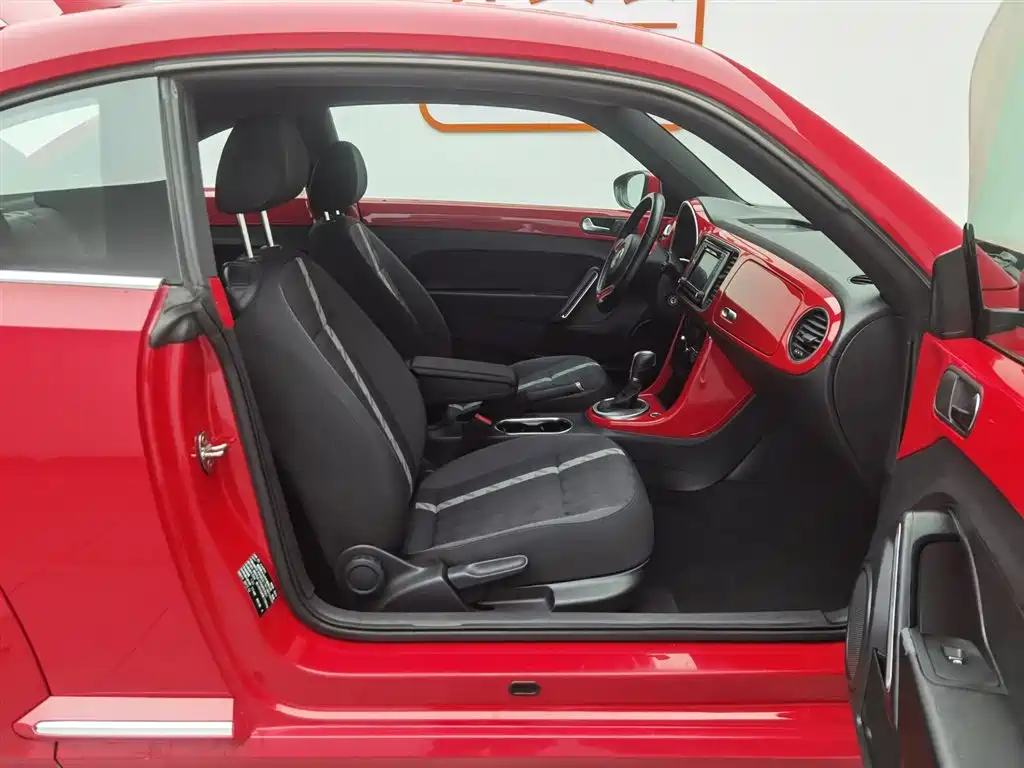 Volkswagen Beetle 2018 180TSI Easy Joy Edition фото 23