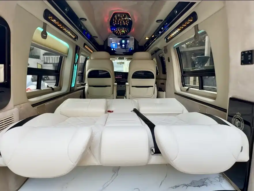 GMC Savana 2017 2017 6.0L G660S Elegance Panoramic Roof Edition