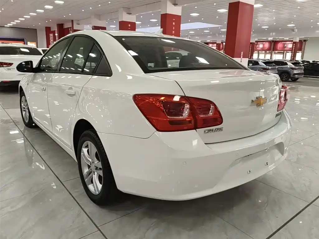 Chevrolet Cruze 2015 1.5L Classic SE AT фото 5