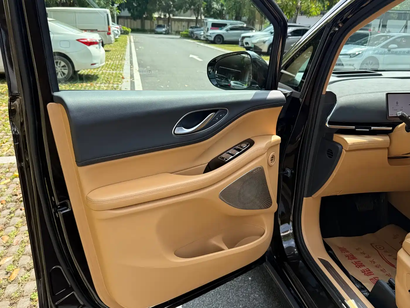 Voyah Auto Voyah Dreamer 2025 PHEV AWD Flagship Kunpeng Edition фото 10