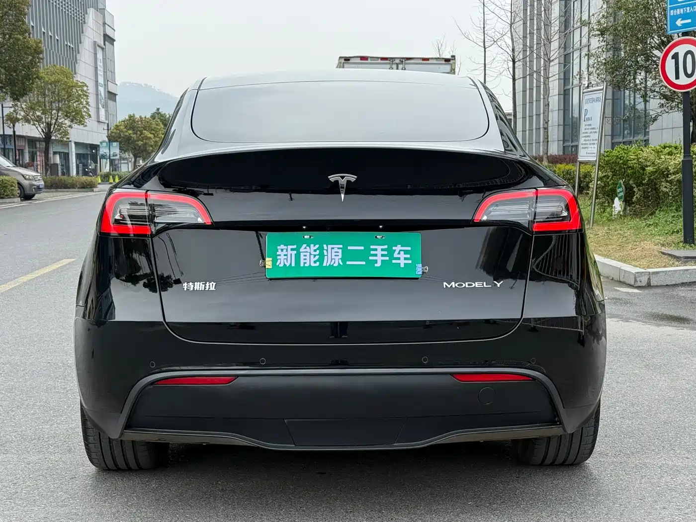 TESLA MODEL Y