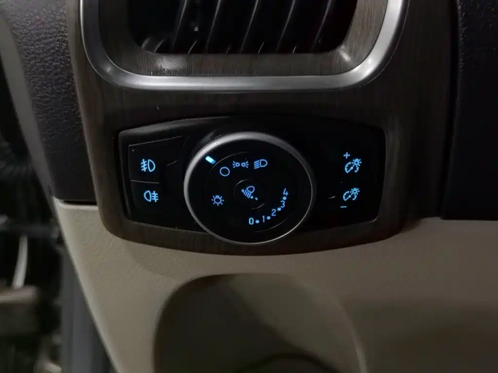 Ford Tourneo 2017 2017 2.0T Automatic Smart Elite Edition