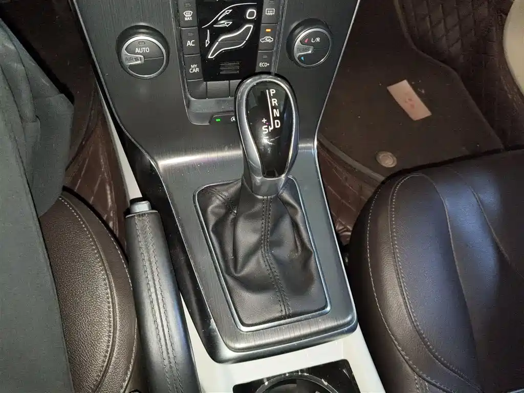 Фото 10 - Volvo V40