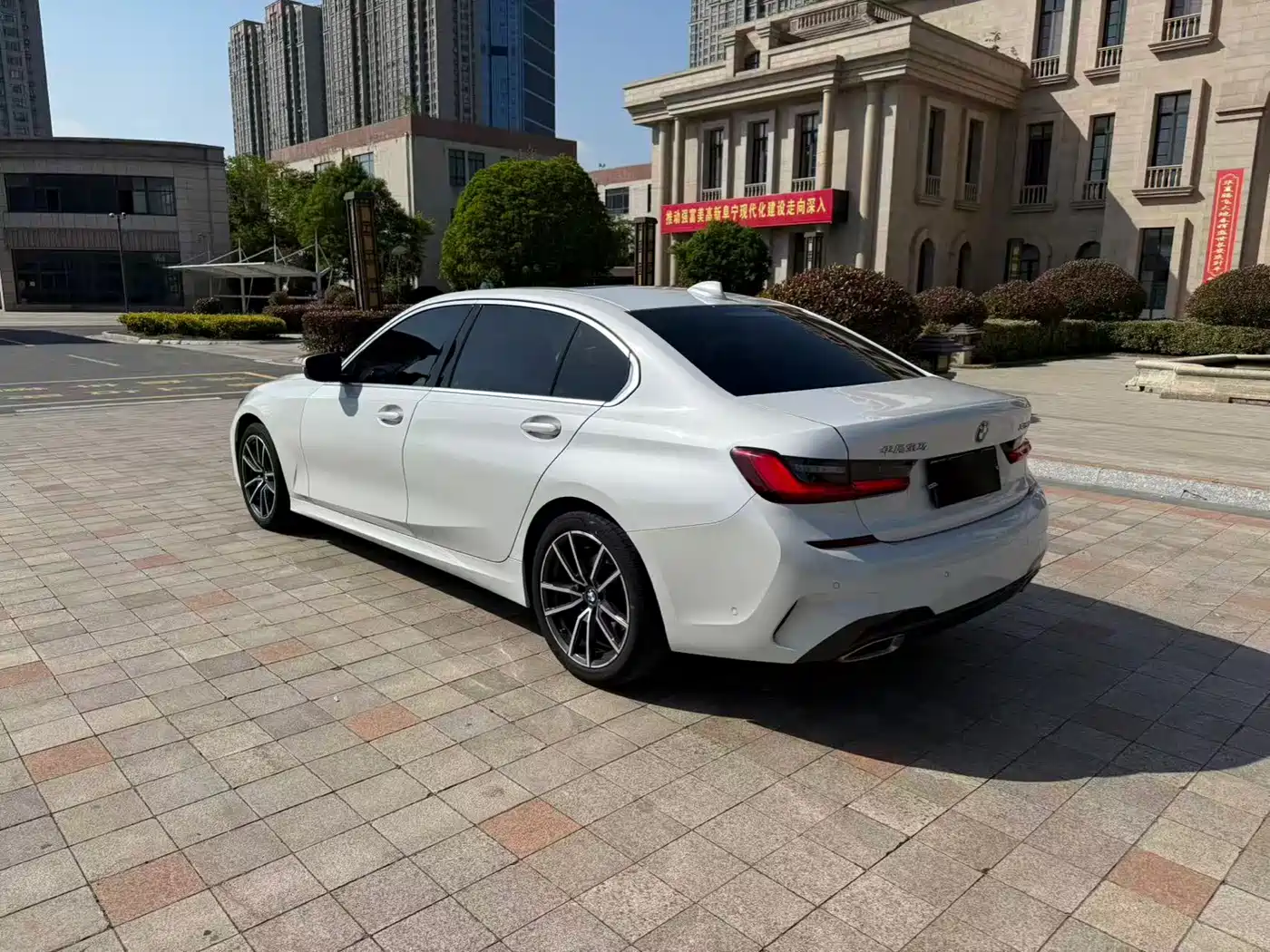 BMW 3 Series 2021 325Li M Sport Package фото 9