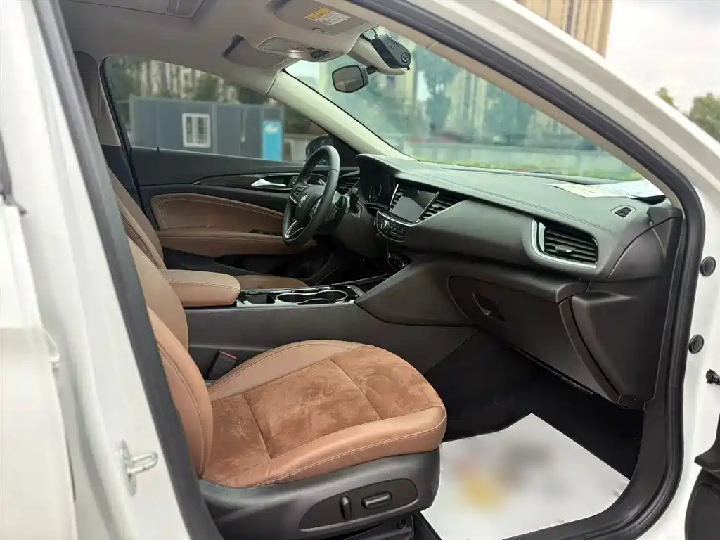 Buick Regal 2020 552T Luxury фото 9