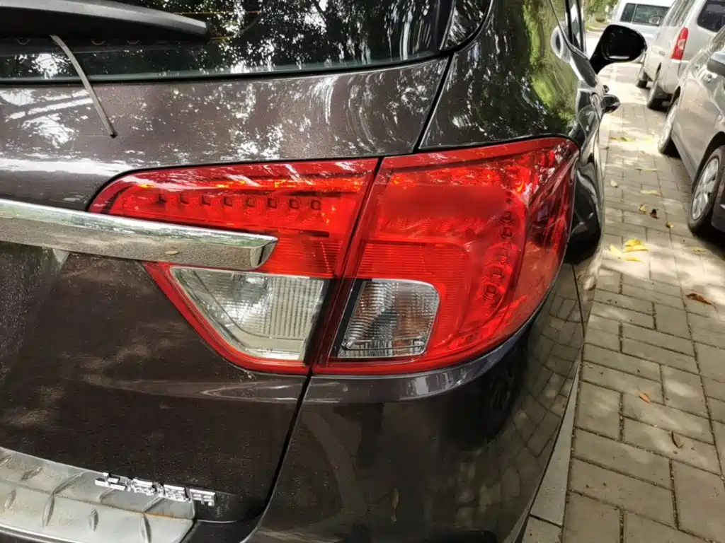 Photo 8 - Buick Envision Plus