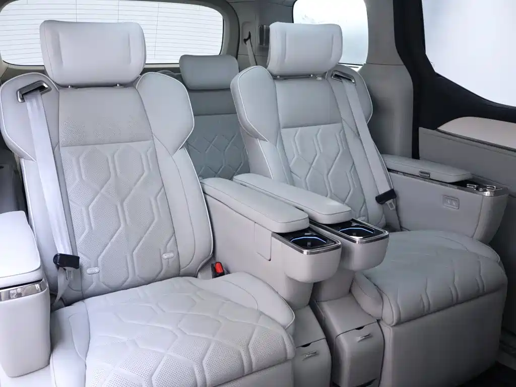 Volvo EM90 2024 2025 Ultra Six-Seater