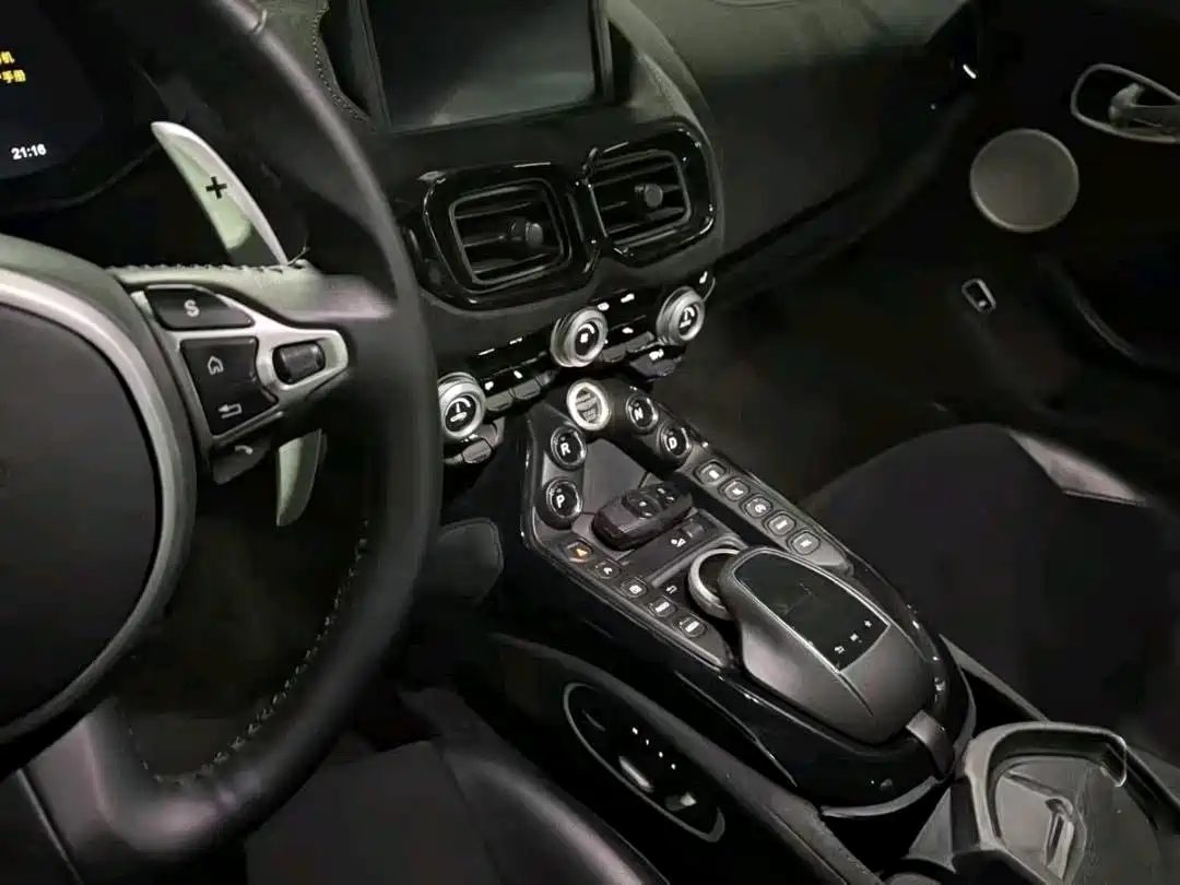 Aston Martin V8 Vantage 2018 2018 4.0T V8 Coupe