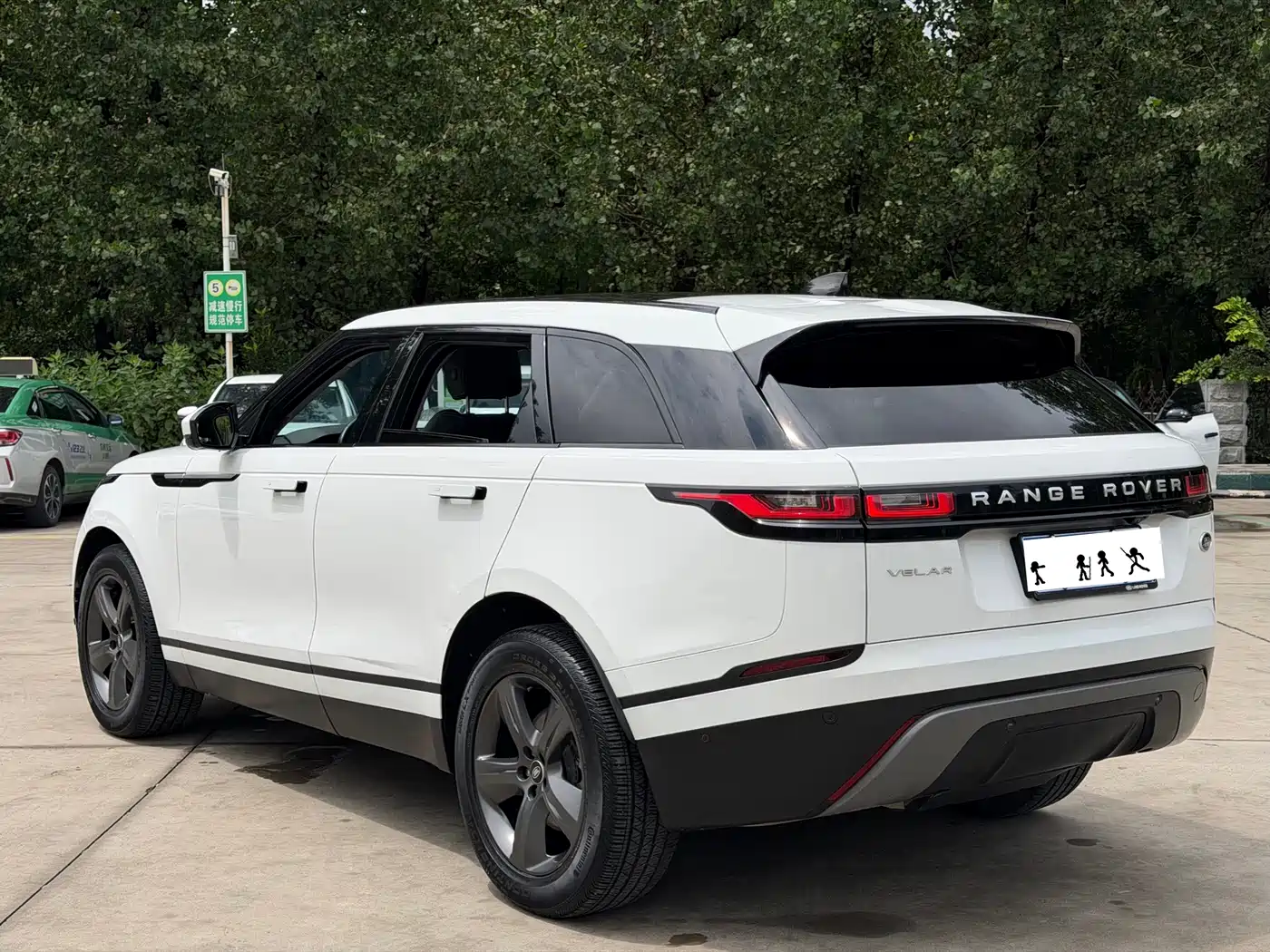 Photo 9 - Land Rover Range Rover Velar