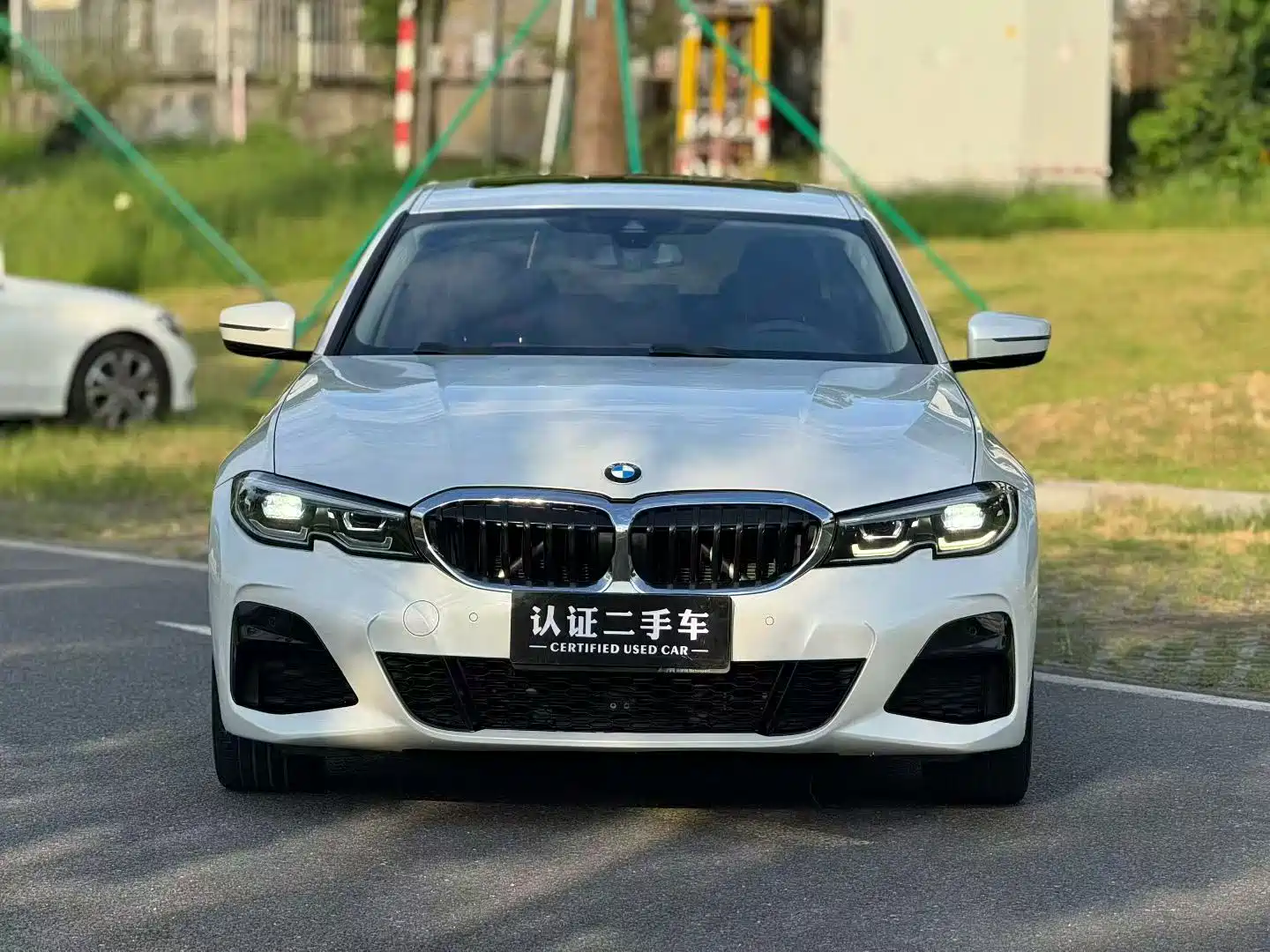 Photo 2 - BMW 3 Series