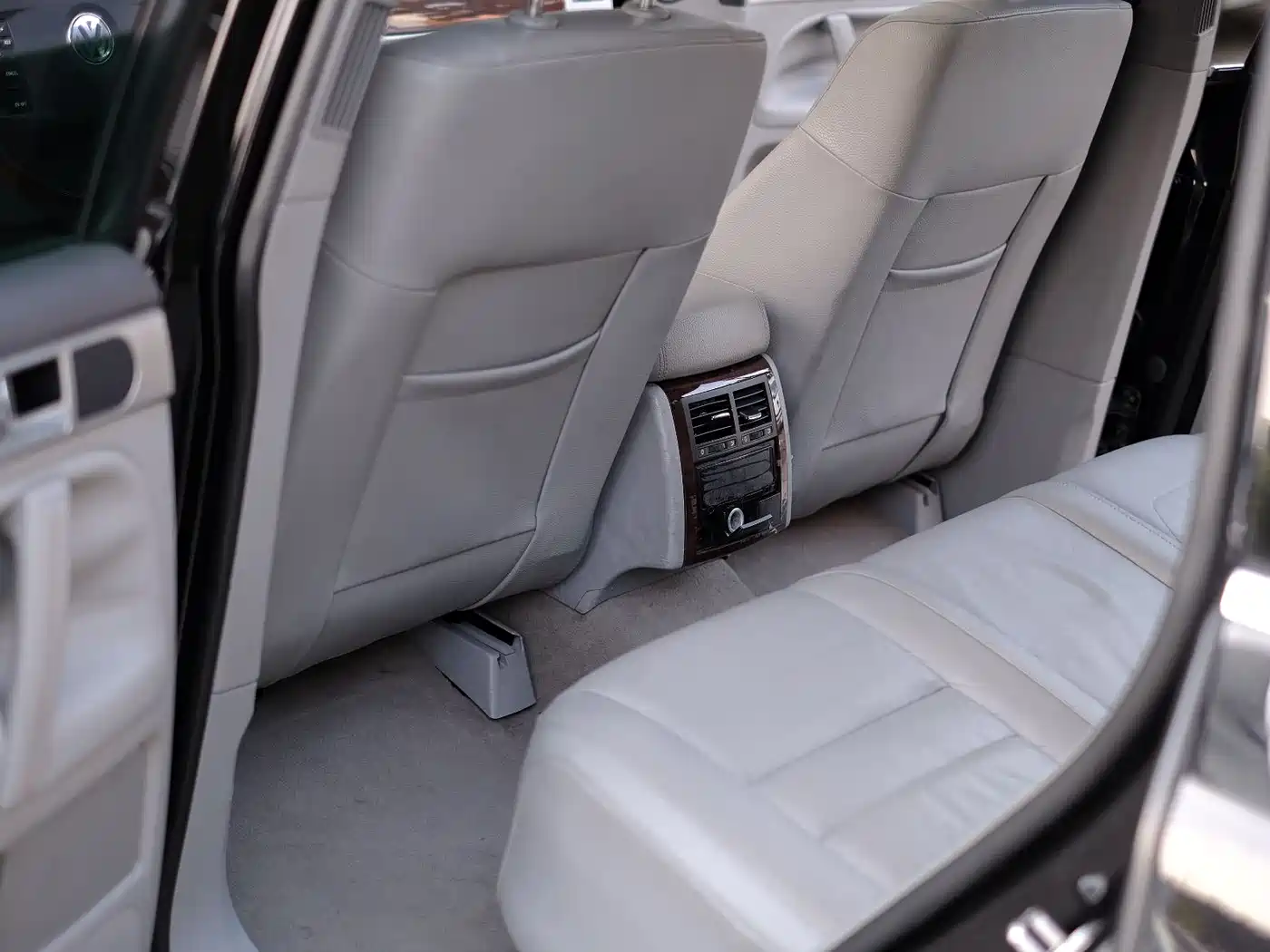 Volkswagen Touareg 2007 3.6L Luxury фото 34