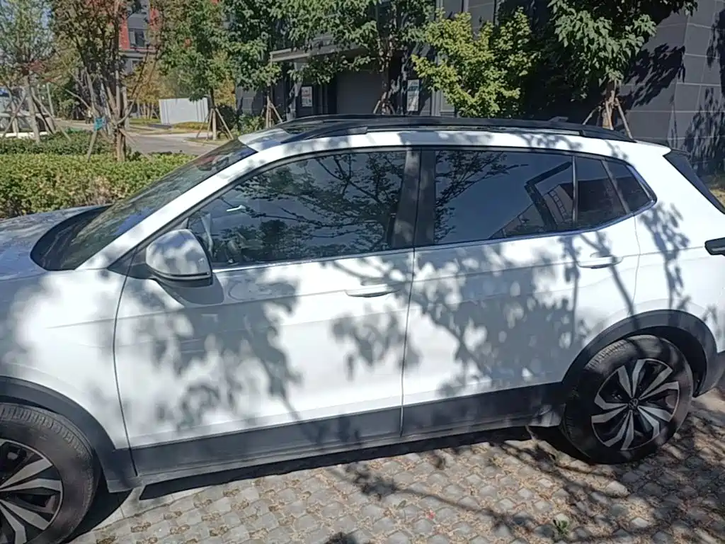 صورة 25 - Volkswagen Tharu