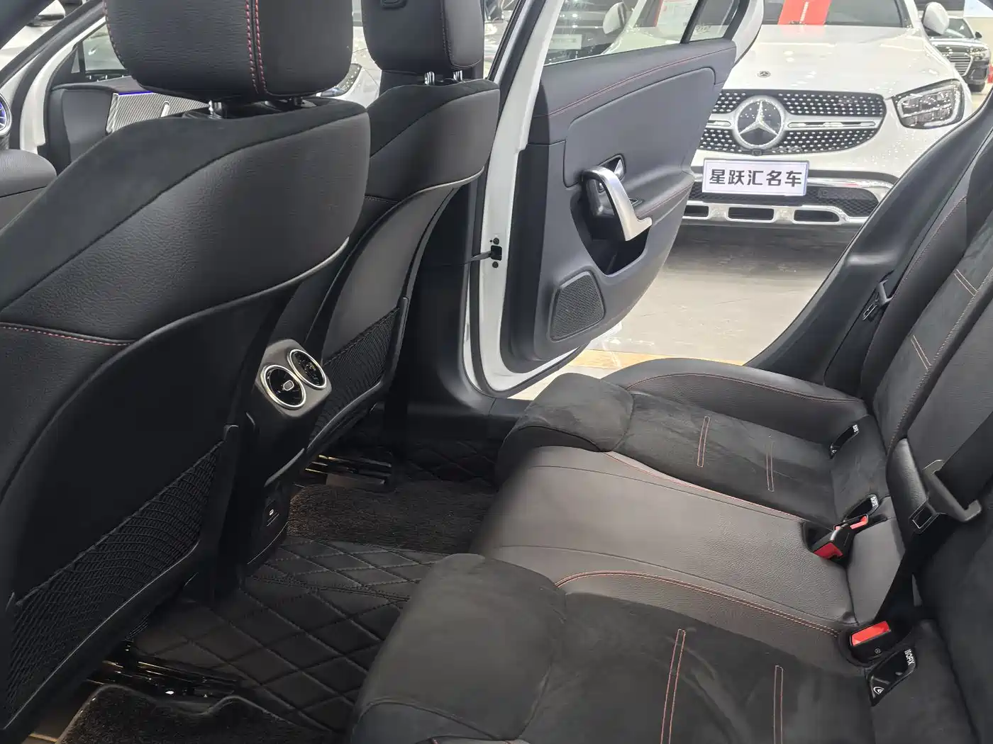 Mercedes-Benz A-Class 2024 A 200 L Fashion Edition фото 10