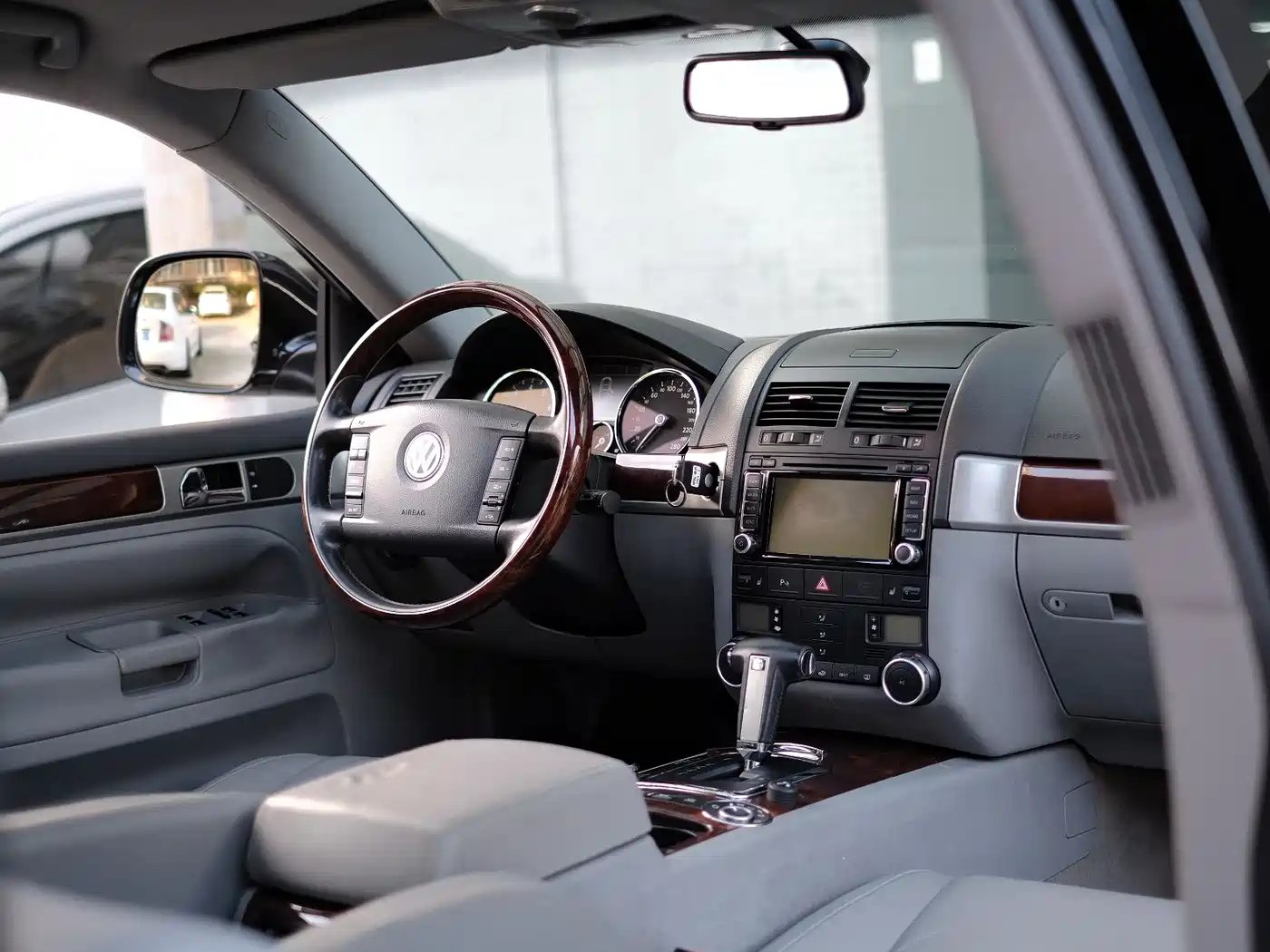 Volkswagen Touareg 2007 3.6L Luxury фото 29