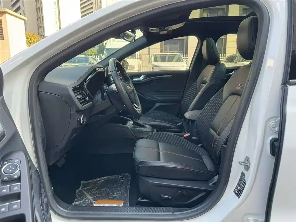 FORD FOX