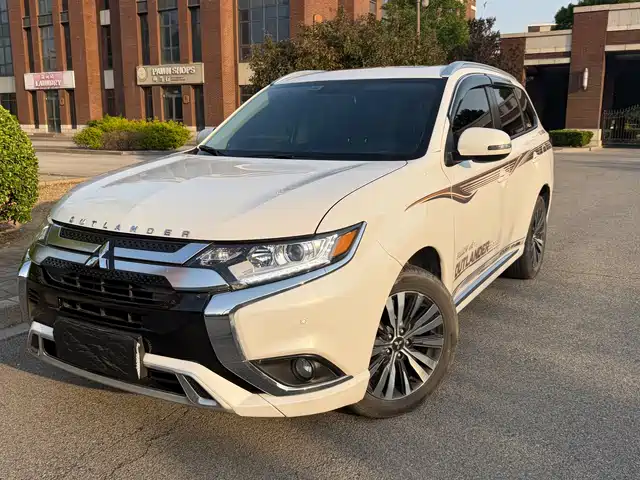 MITSUBISHI OUTLANDER 2023