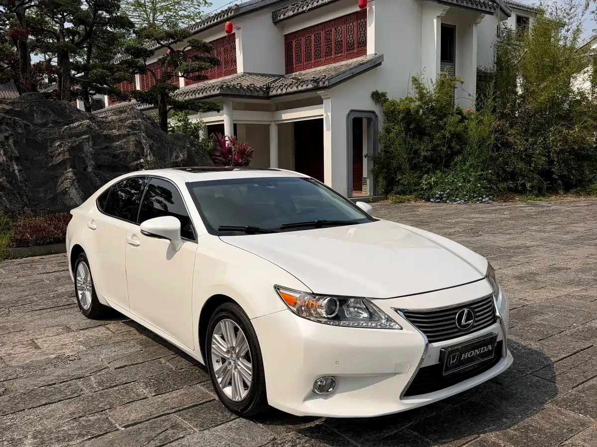 Lexus ES 2013 250 Elite Edition фото 3