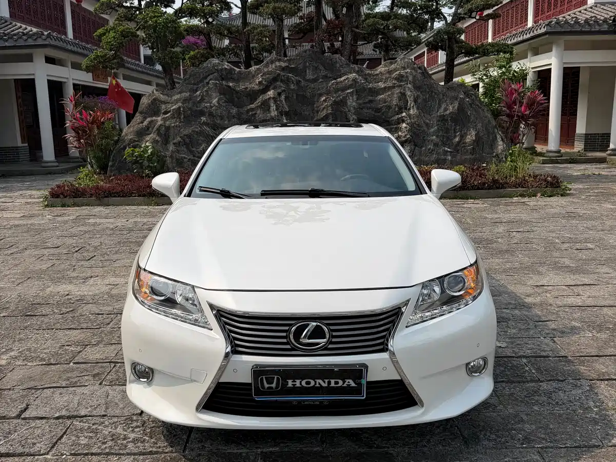 Lexus ES 2013 250 Elite Edition фото 2