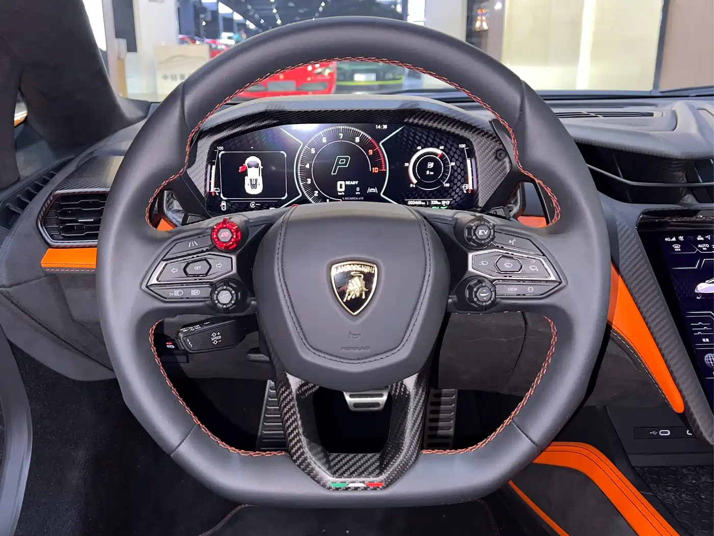 LAMBORGHINI REVUELTO