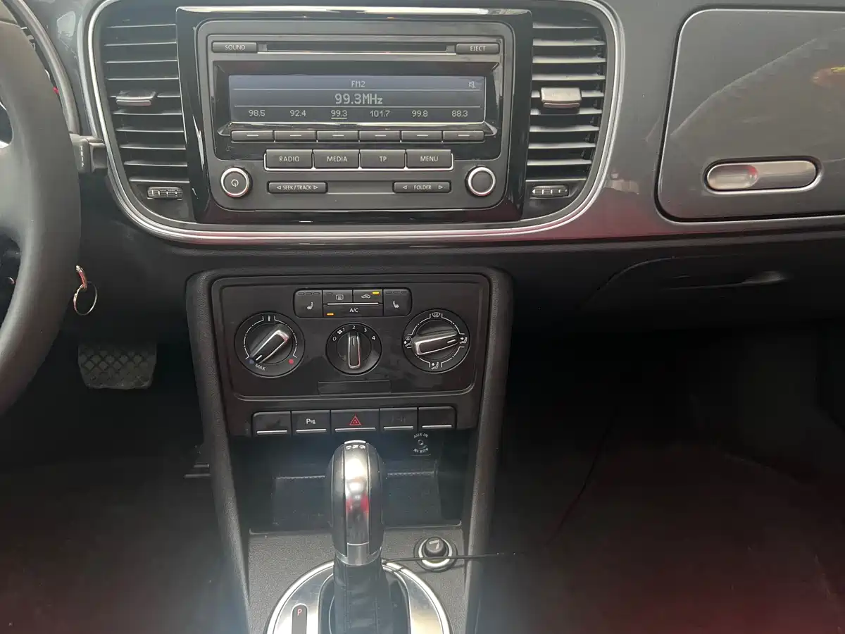 Volkswagen Beetle 2013 1.4TSI Comfort фото 18