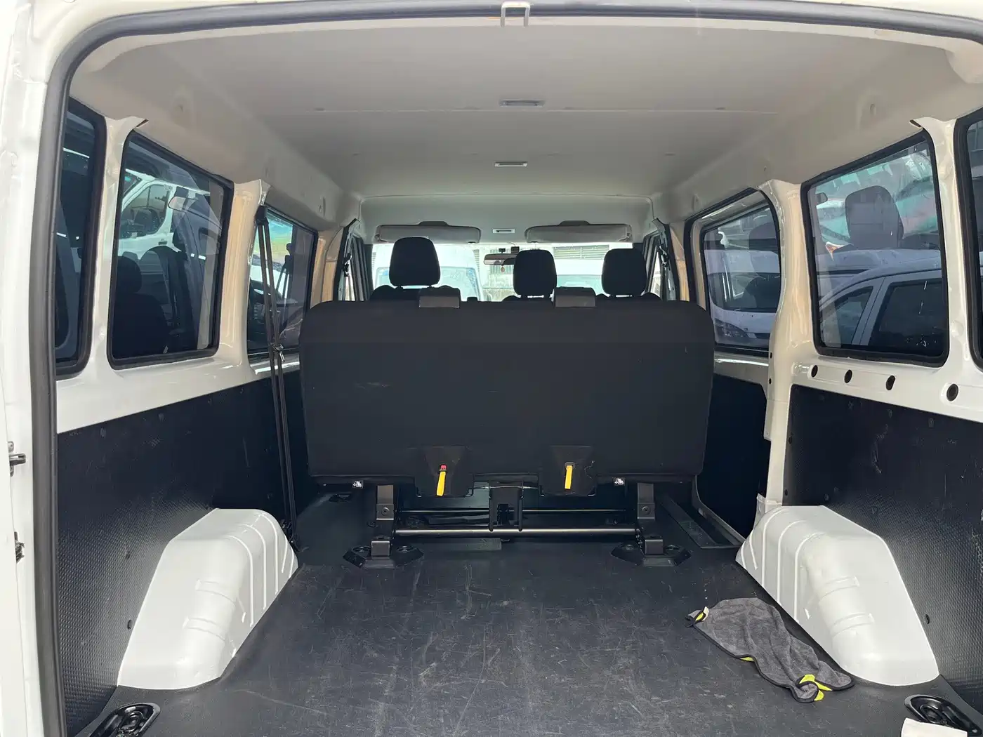 Jiangling JMC Fushun 2024 2024 2.0T Manual Diesel Short Wheelbase Low Roof Commercial MPV 5-seater (Dual-opening Tailgate)
