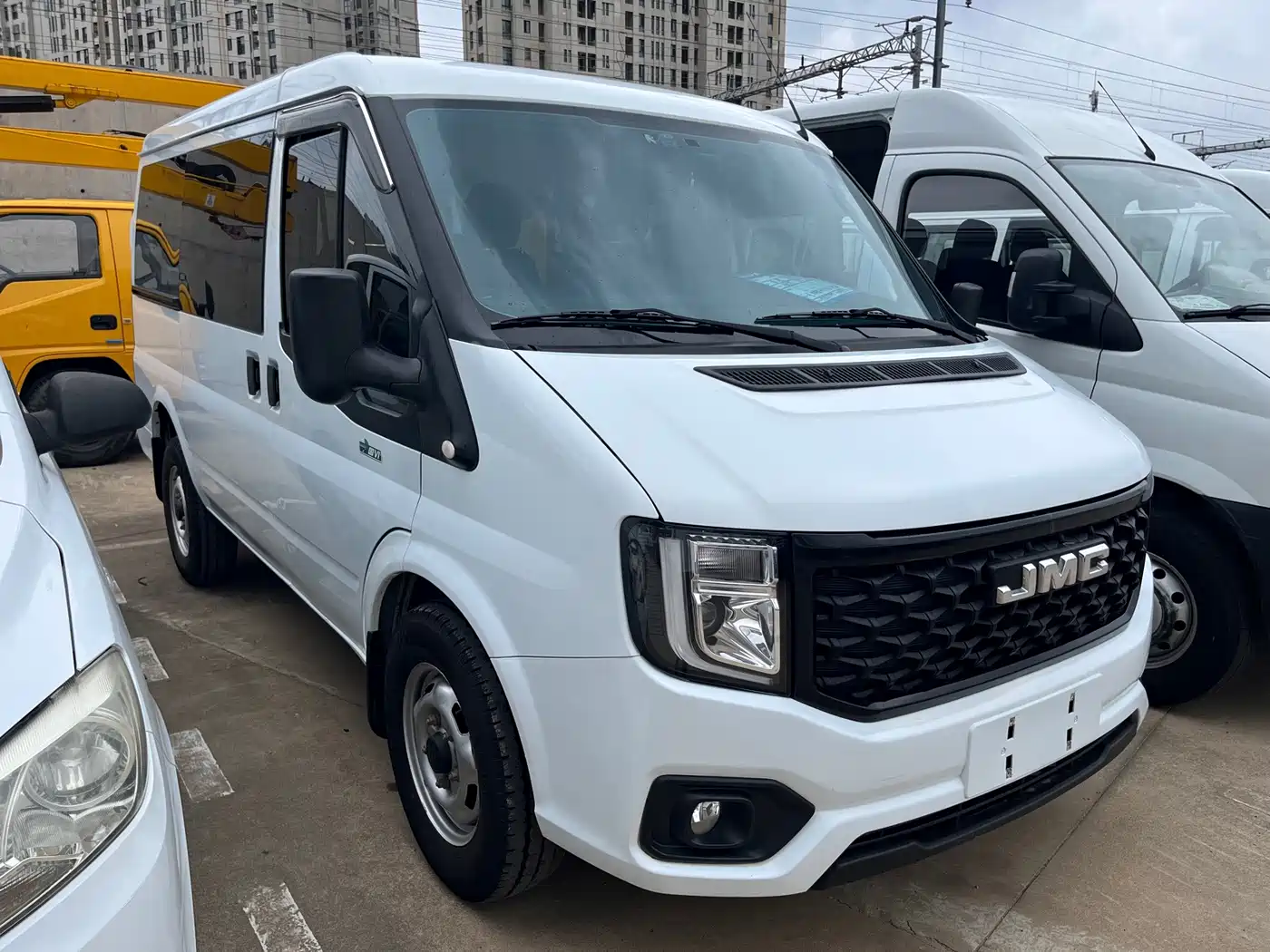 Jiangling JMC Fushun 2024 2024 2.0T Manual Diesel Short Wheelbase Low Roof Commercial MPV 5-seater (Dual-opening Tailgate)