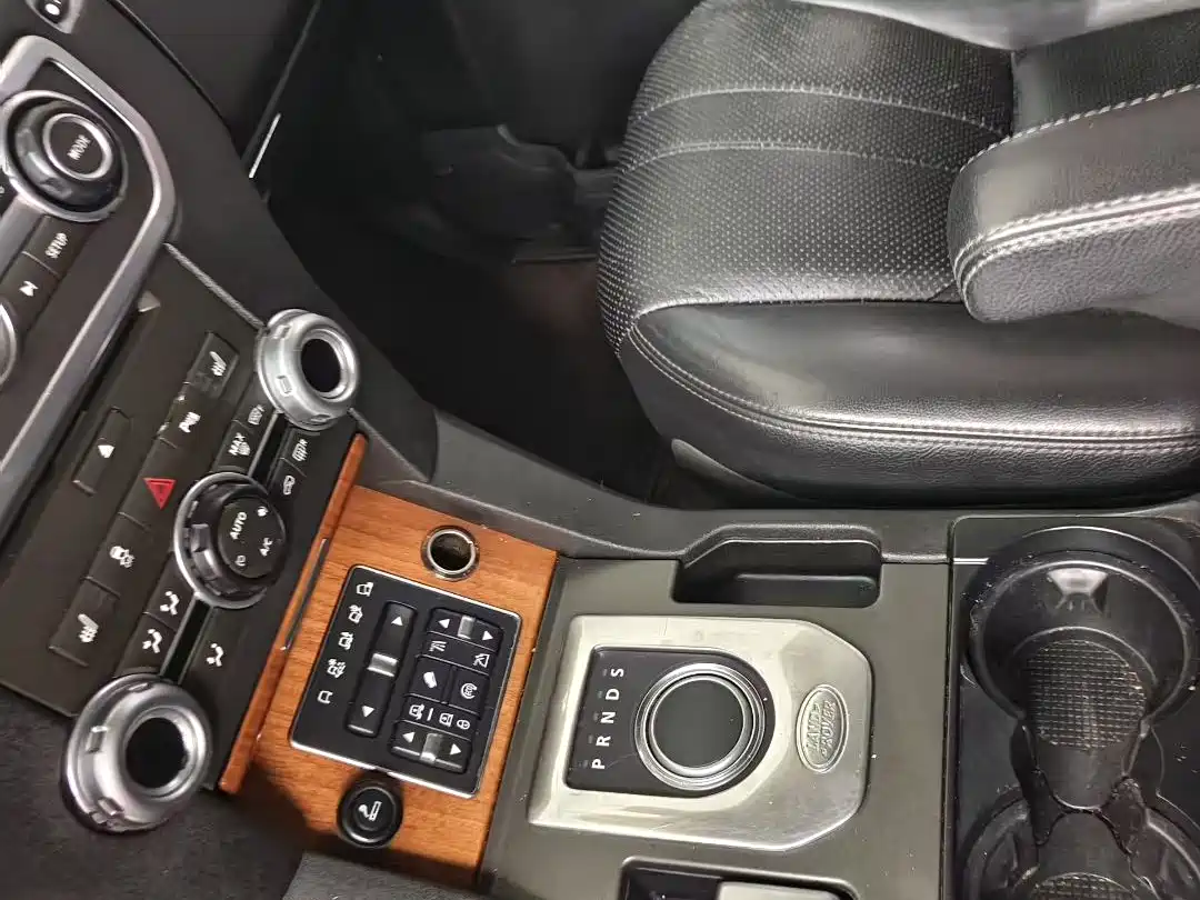 Land Rover Discovery 2015 3.0 SC V6 SE фото 5