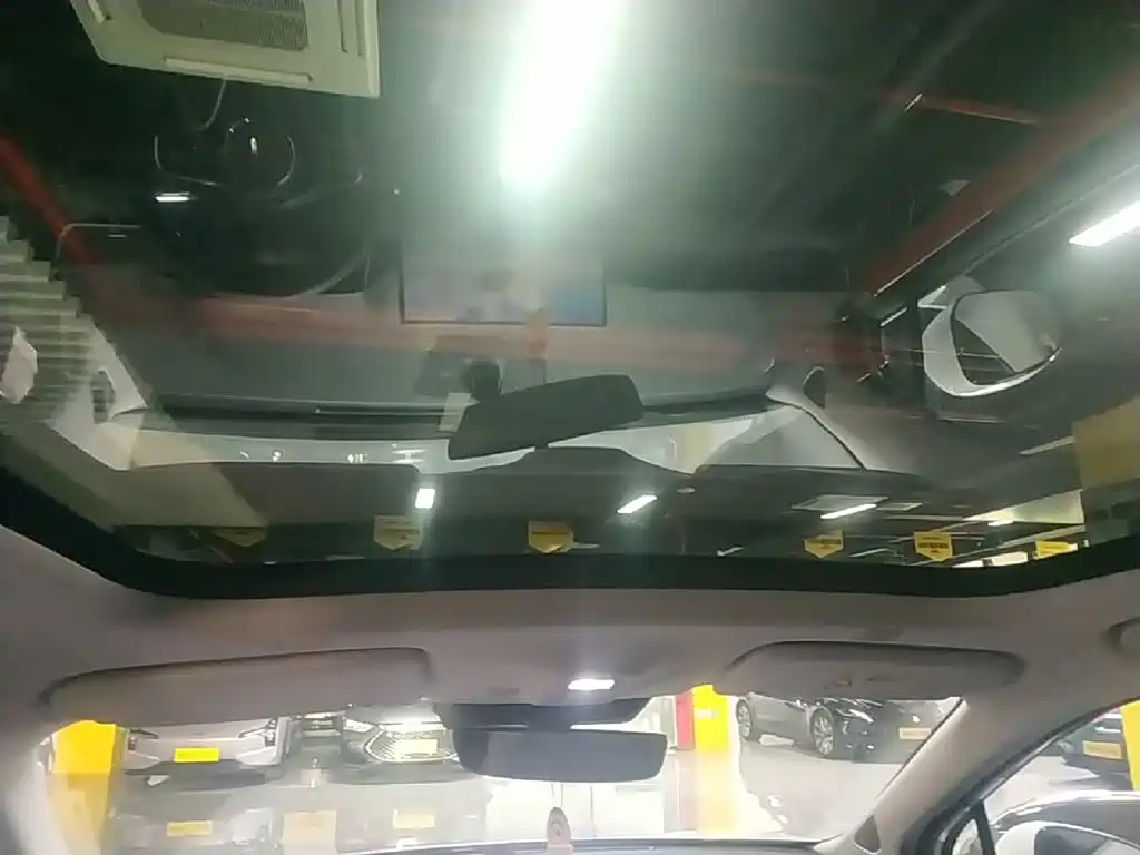 Photo 18 - Shangjie SUV