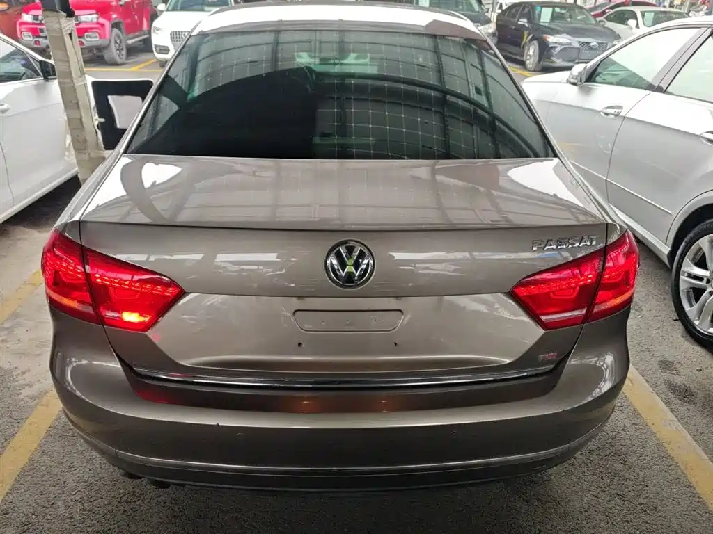 Volkswagen Passat 2015 1.8TSI DSG Prestige Edition фото 6