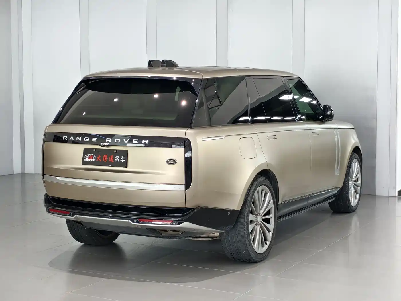 Land Rover Range Rover 2023 4.4 V8 530PS Launch Edition фото 3