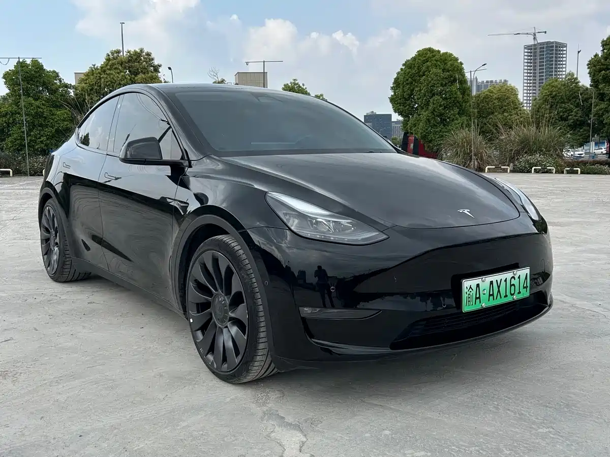 TESLA MODEL Y