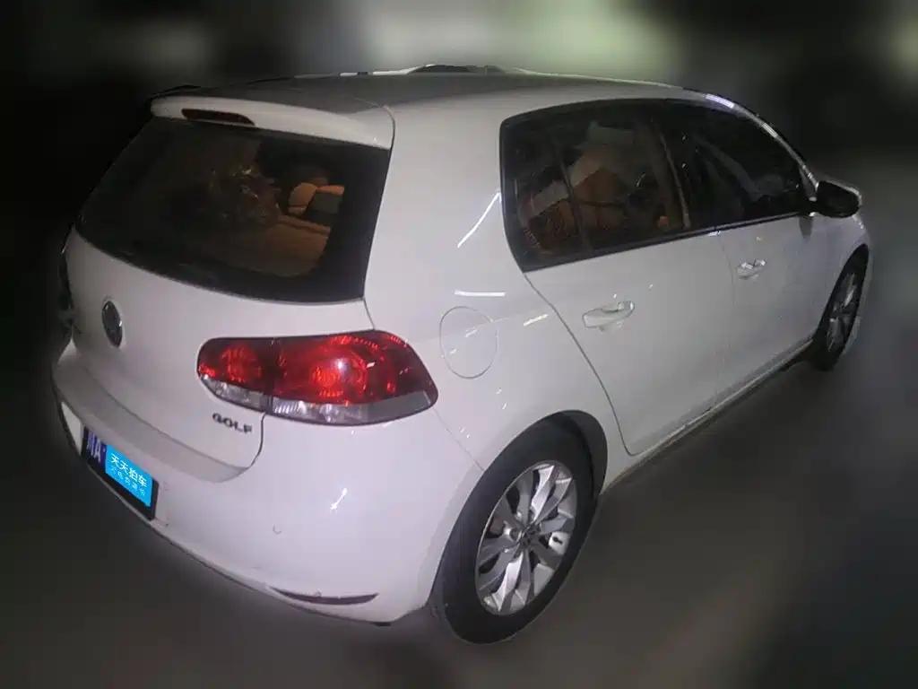 Фото 2 - Volkswagen Golf
