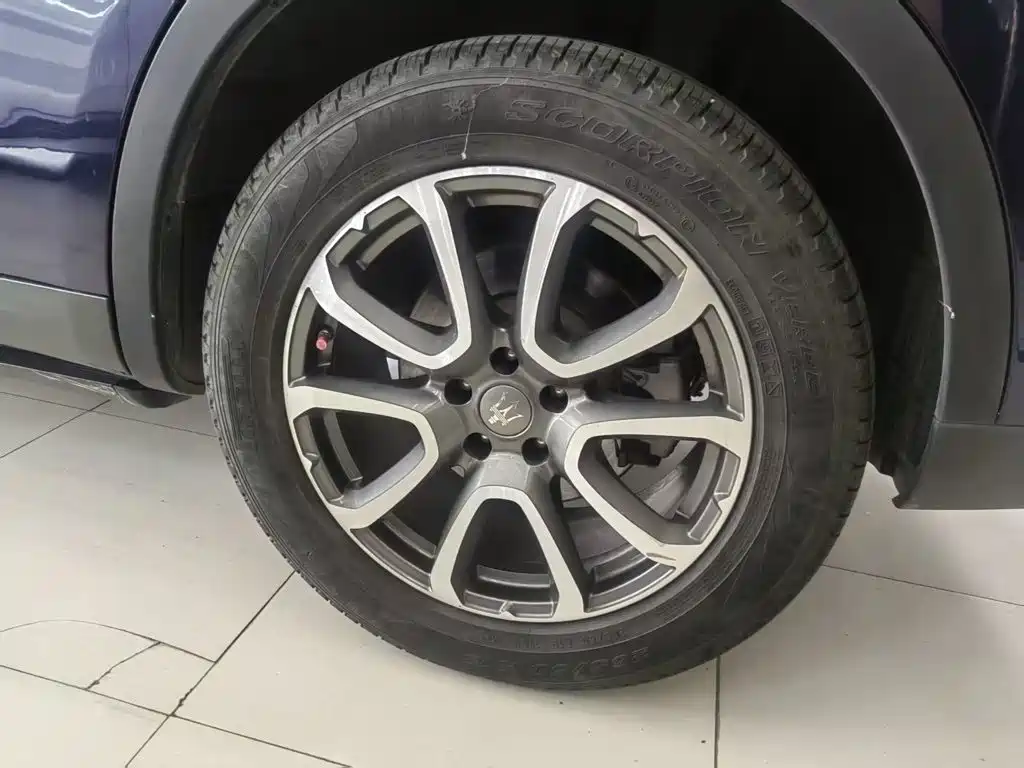 Photo 14 - Maserati Levante