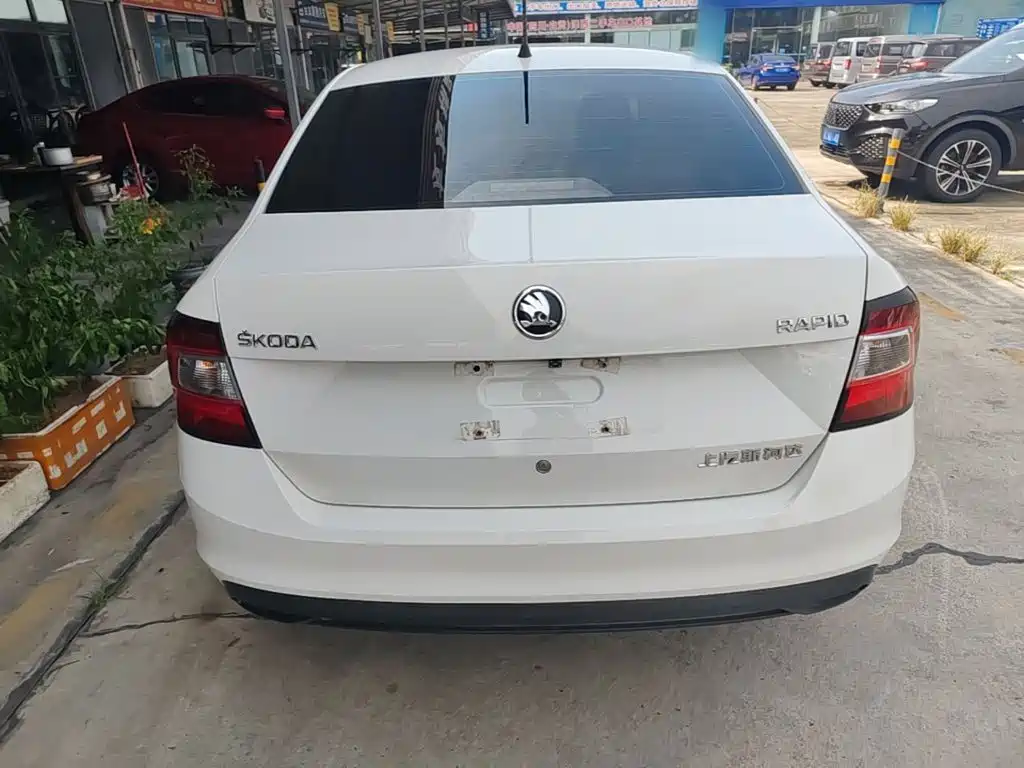 Фото 6 - Škoda Rapid