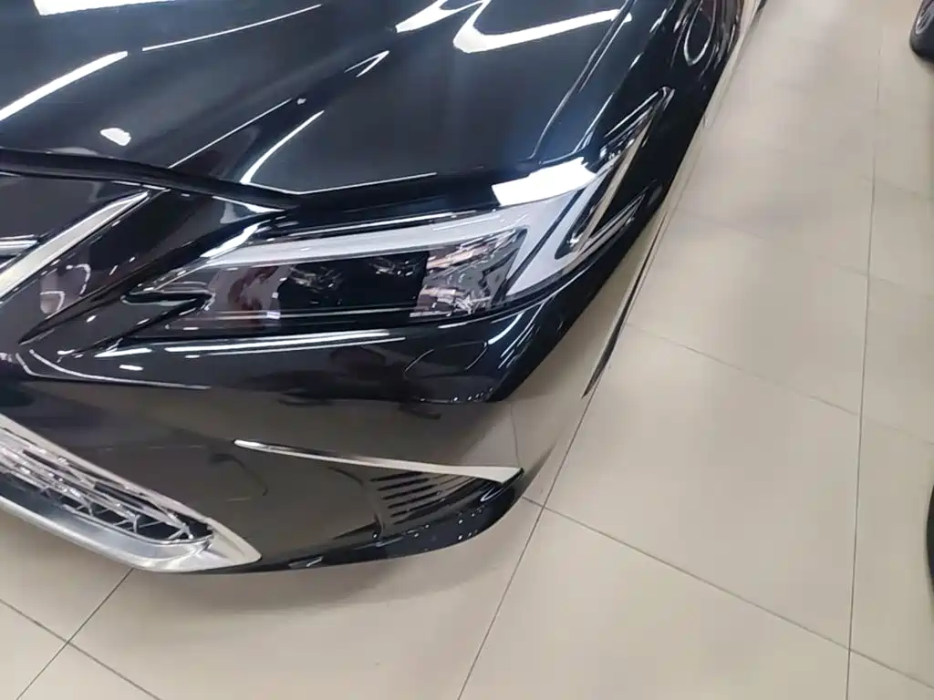 Lexus ES 2026 2025 200 Ultimate Edition