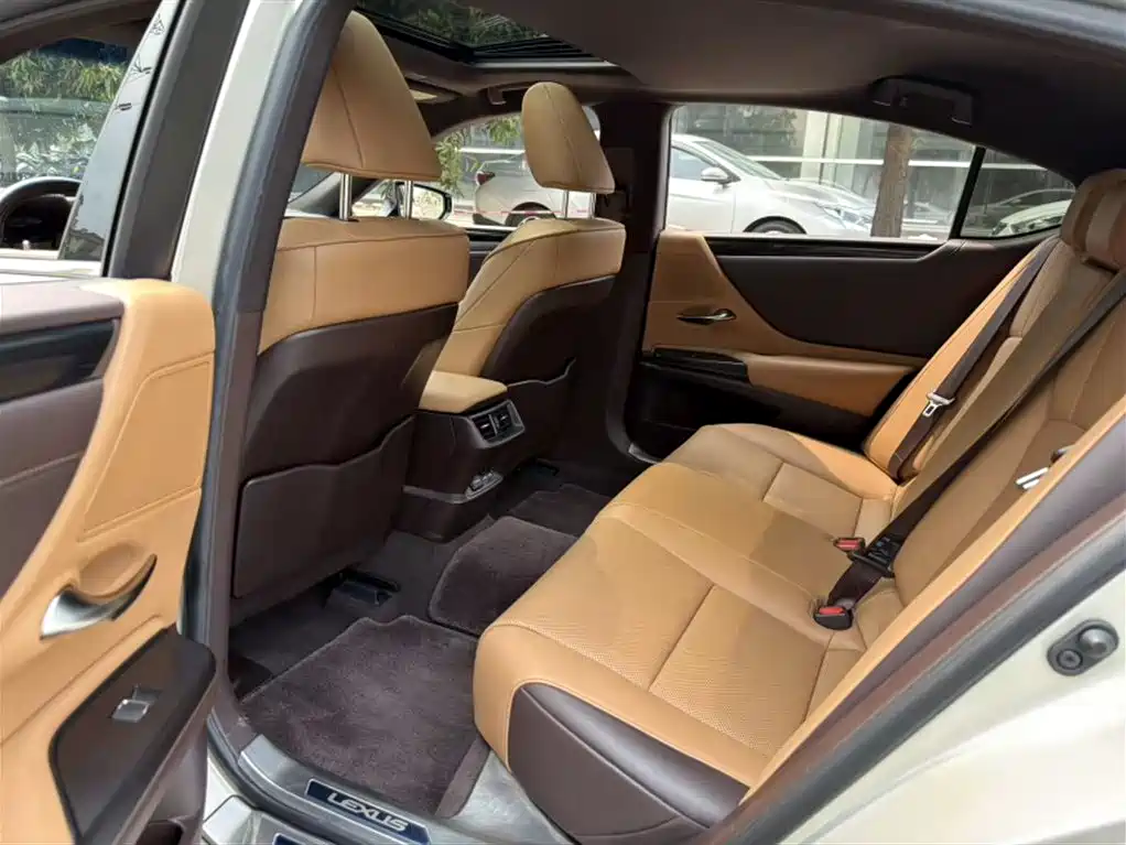 Lexus ES 2020 200 Excellence фото 13