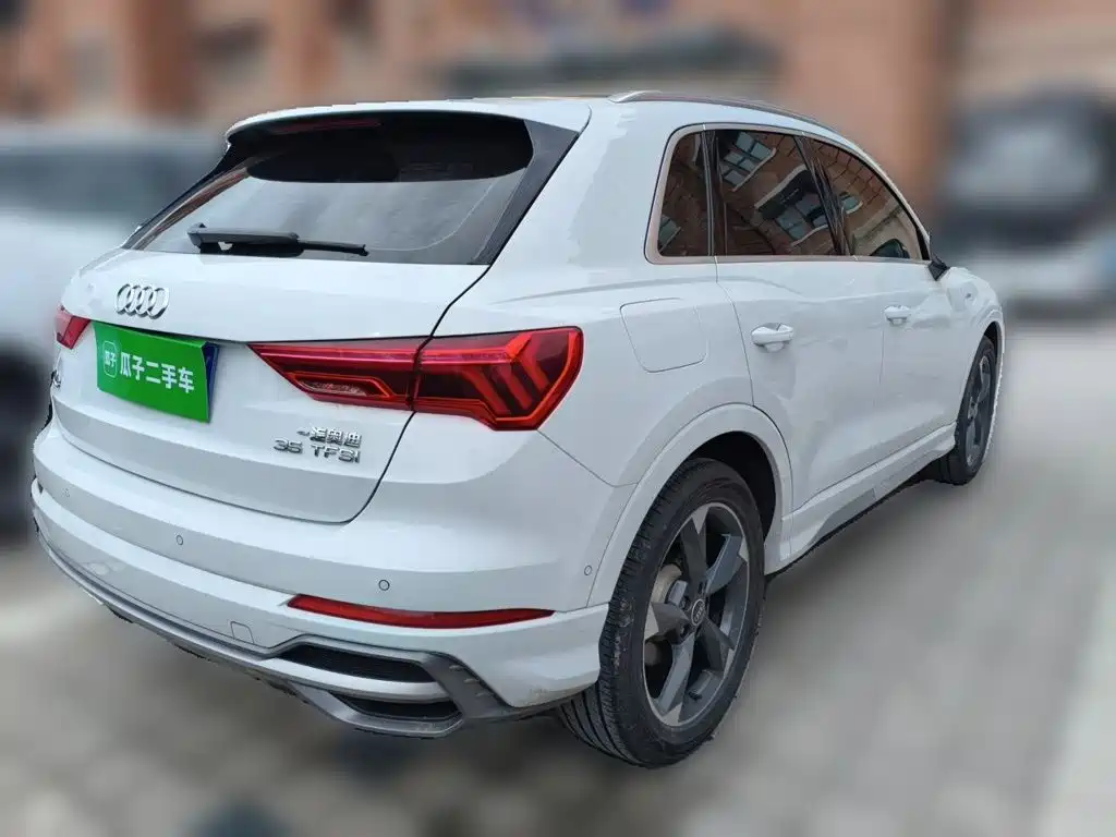Photo 5 - Audi Q3