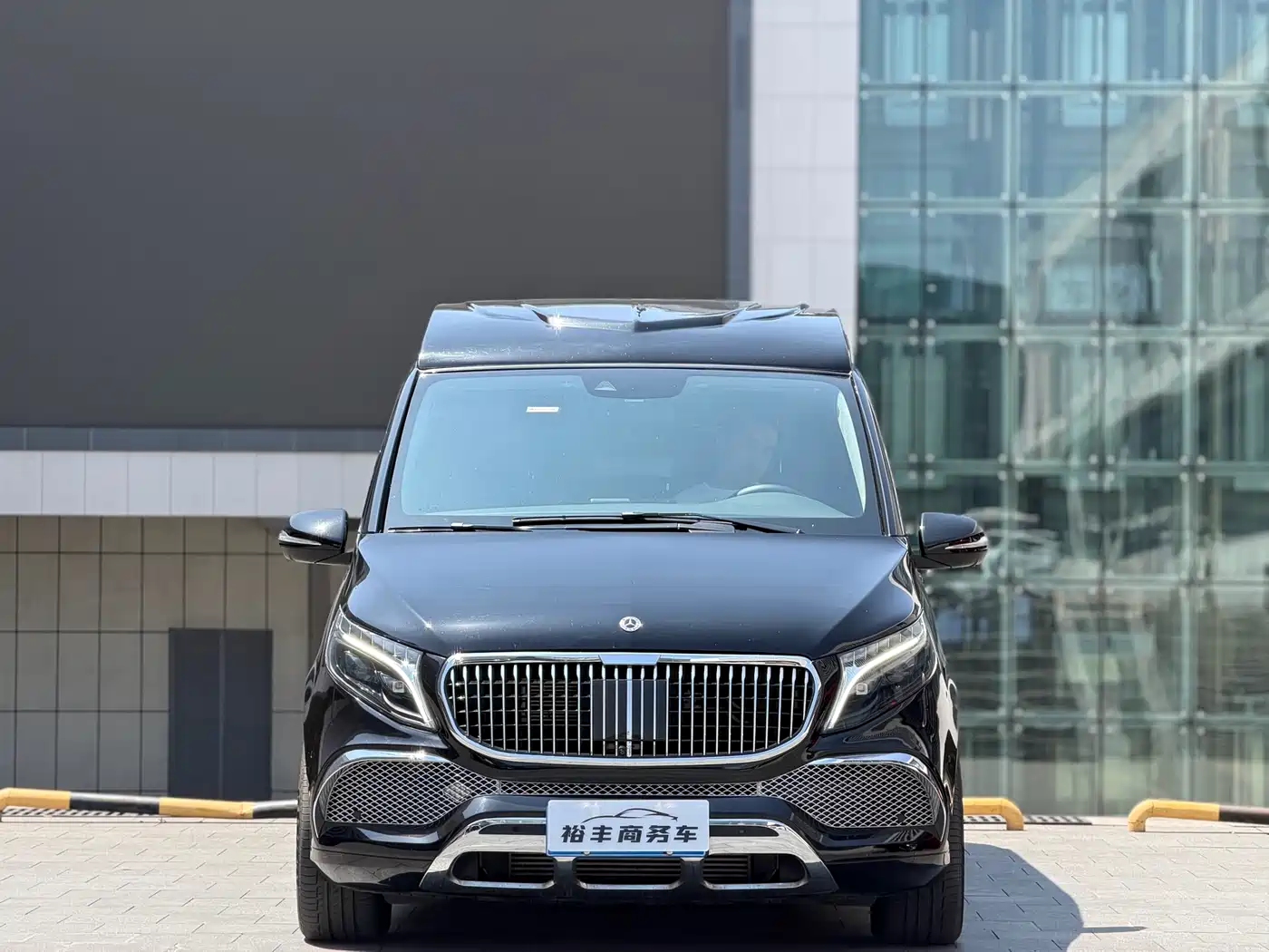 Mercedes-Benz V-Class 2022 V 260 L Long Wheelbase Luxury Edition фото 2