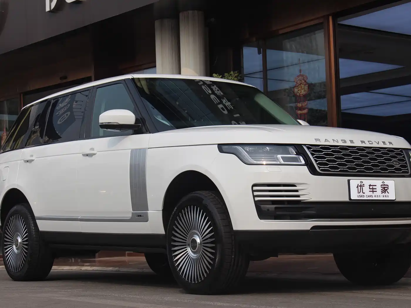Land Rover Range Rover 2018 3.0 SC V6 Vogue Heritage Extended Edition фото 4