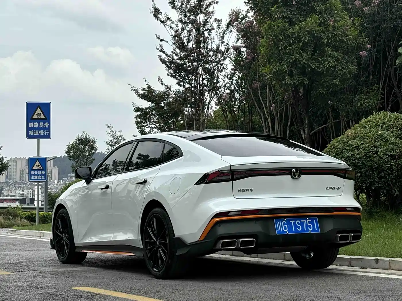 Changan UNI-V 2025 2024 1.5T Deluxe Sport