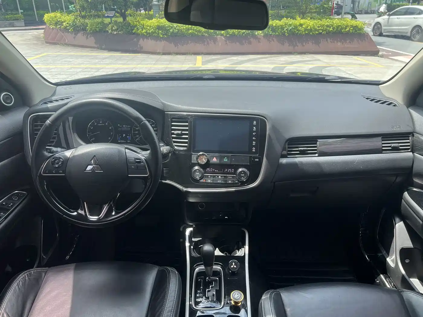 Фото 11 - Mitsubishi Outlander