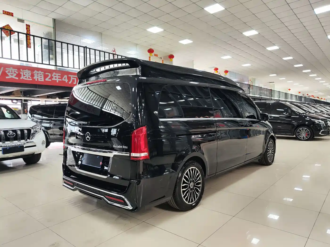 Mercedes-Benz V-Class 2018 V 260 L Premium Long Wheelbase Edition China VI фото 41