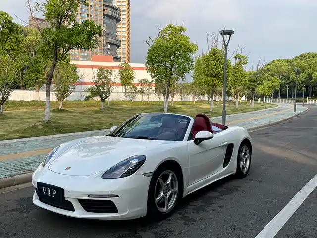 PORSCHE 718