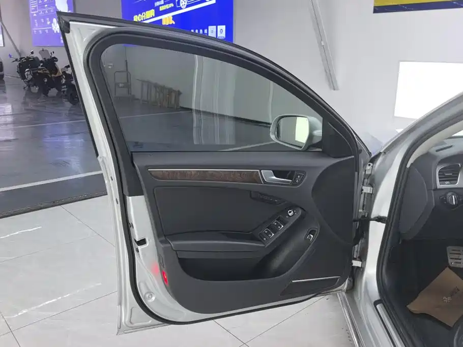 Фото 7 - Audi A4L