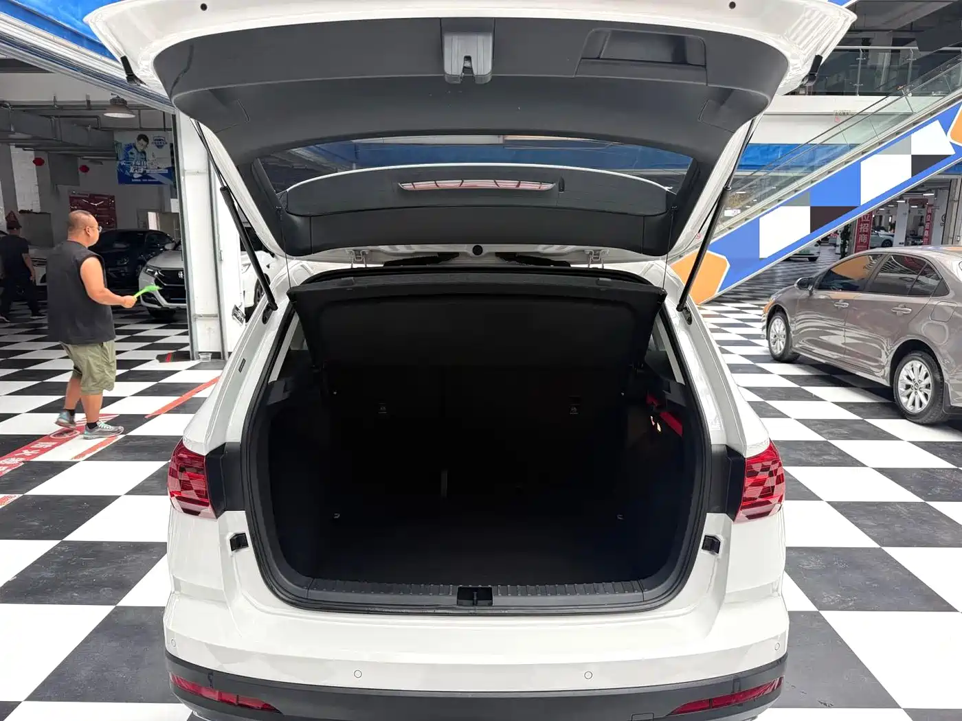 Volkswagen Tharu, миниатюра 13