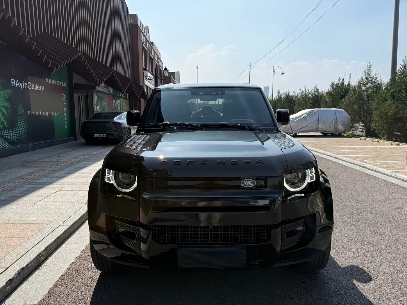 Land Rover Defender 2021 110 P400 Dark Special Edition фото 6
