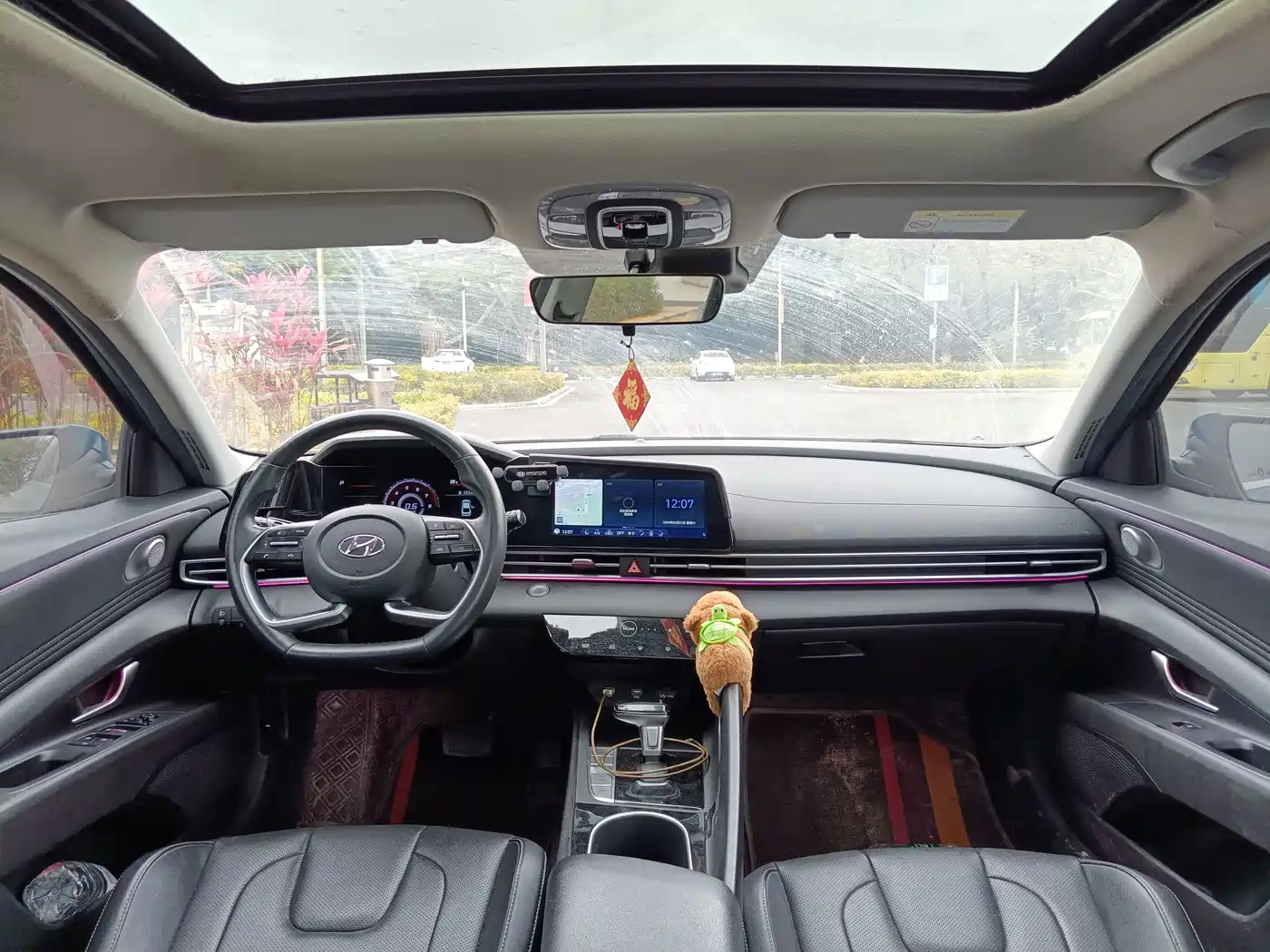 Hyundai Elantra 2021 1.5L CVT LUX Premium Edition фото 5