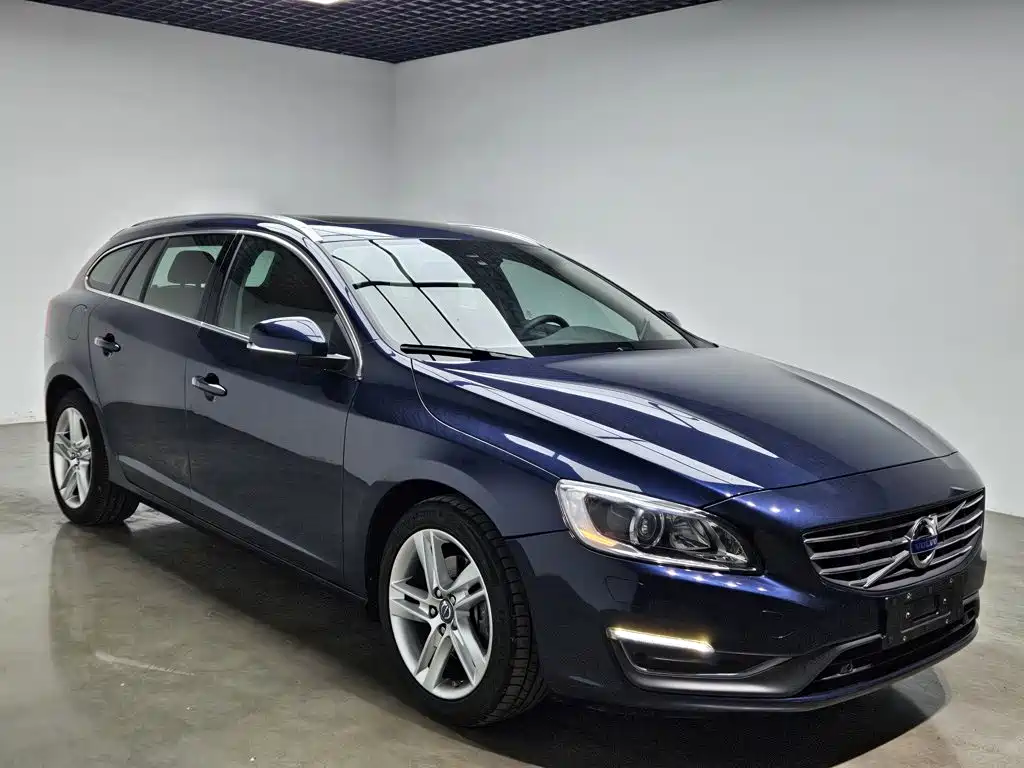Volvo V60 2015 2014 T5 Wisdom & Elegance